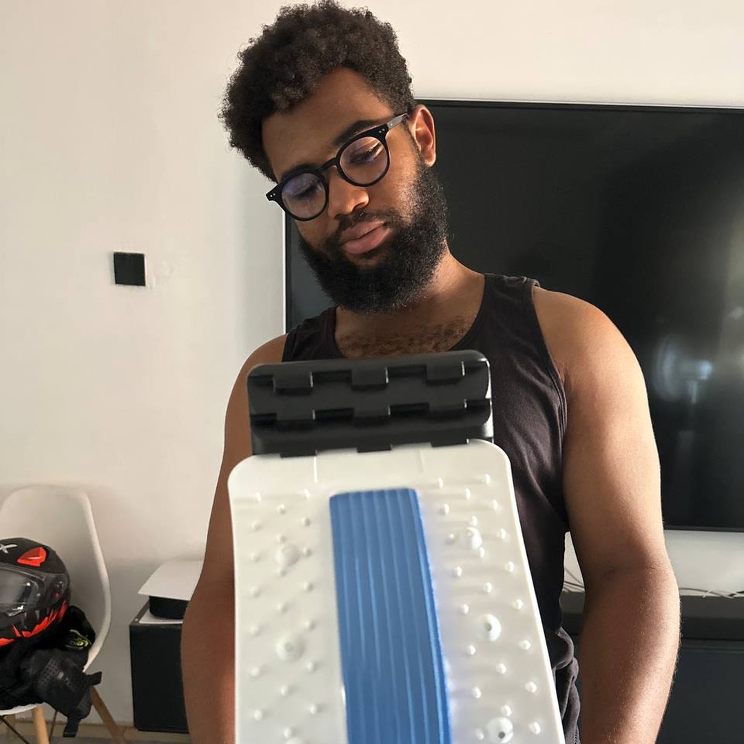 Model showing the BackRelief GH back stretcher